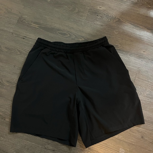 Lululemon Athletica Men’s Black Athletic Shorts - Picture 2 of 3